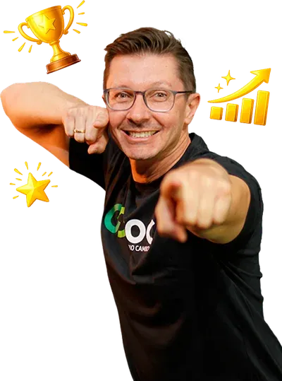 Professor do COC comemorando